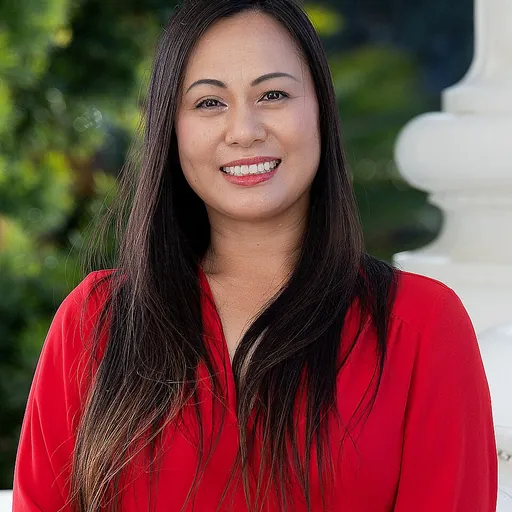 Portrait of Stephanie Nguyen