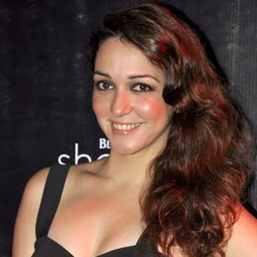 Portrait of Nauheed Cyrusi