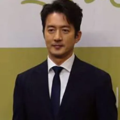 Portrait of Jung Joon-ho