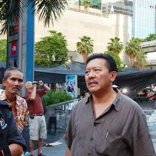 Portrait of Chuwit Kamolvisit