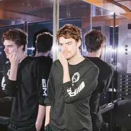 Portrait of Ryan Hemsworth