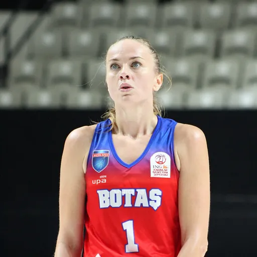Portrait of Claudia Cuic