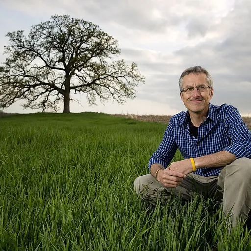 Portrait of Mark Hirsch
