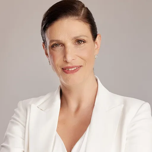 Portrait of Efrat Rayten