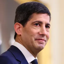 Portrait of Kevin Warsh