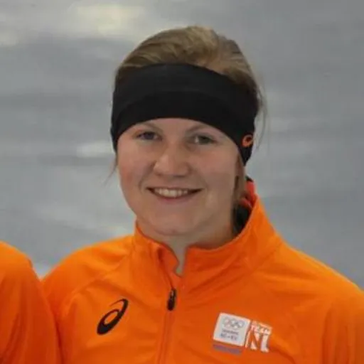 Portrait of Lotte van Beek