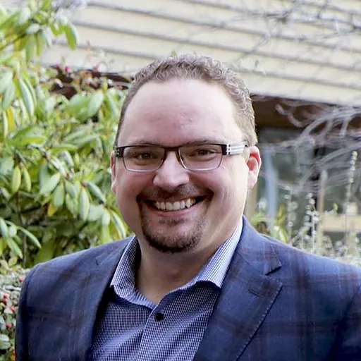 Portrait of Mark Strahl