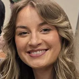 Portrait of Holly Hull