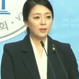 Portrait of Bae Hyun-jin