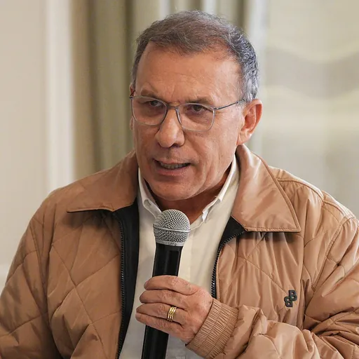 Portrait of Roy Barreras