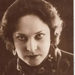 Portrait of Gina Manès