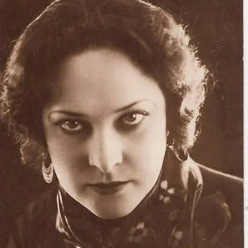 Portrait of Gina Manès