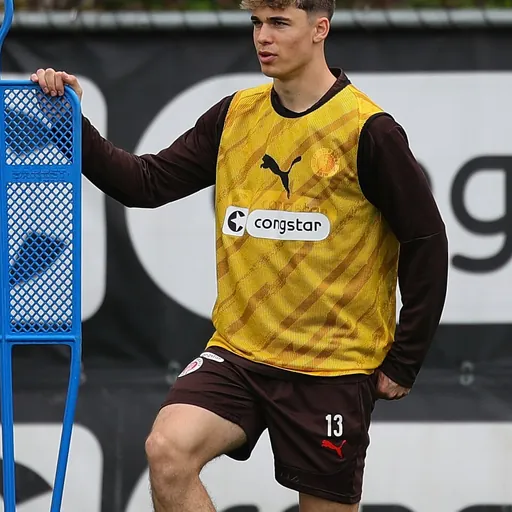 Portrait of Noah Weißhaupt