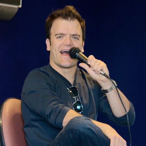 Portrait of Kevin Weisman