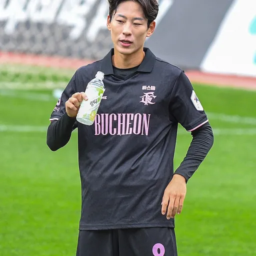 Portrait of Lee Jeong-bin