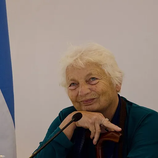 Portrait of Diana Bellessi