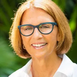 Portrait of Teri Johnston