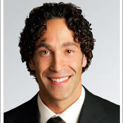 Portrait of Avi Wallerstein