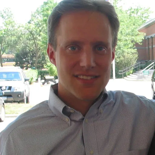 Portrait of Steve Simon