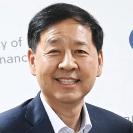 Portrait of Koo Yun-cheol