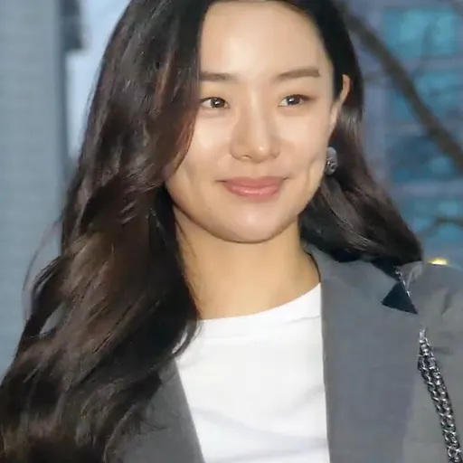 Portrait of Stephanie Lee