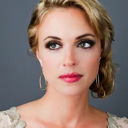 Portrait of Kelly Sullivan