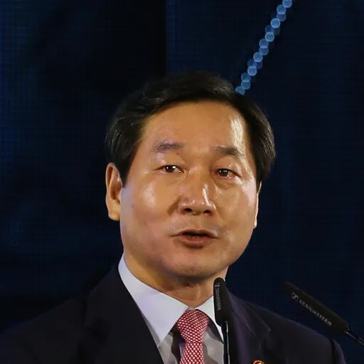 Portrait of Paul Yoo
