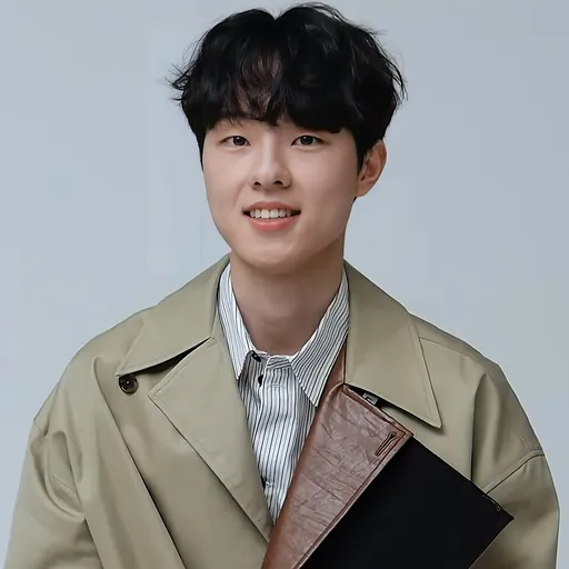 Portrait of Kim Dong-hwi