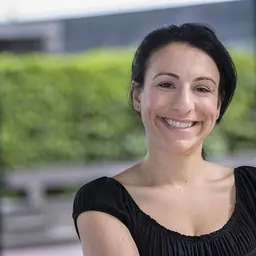 Portrait of Lara Aknin