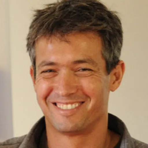 Portrait of Yoaz Hendel