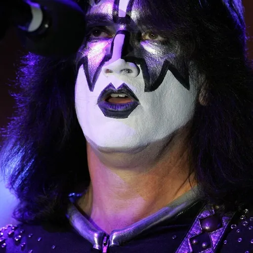 Portrait of Tommy Thayer