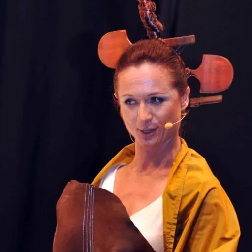Portrait of Delphine Haidan