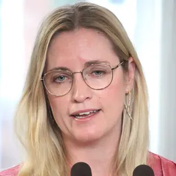 Portrait of Stephanie Lose