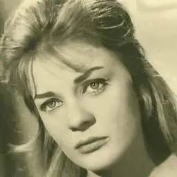Portrait of Nadia Lotfi