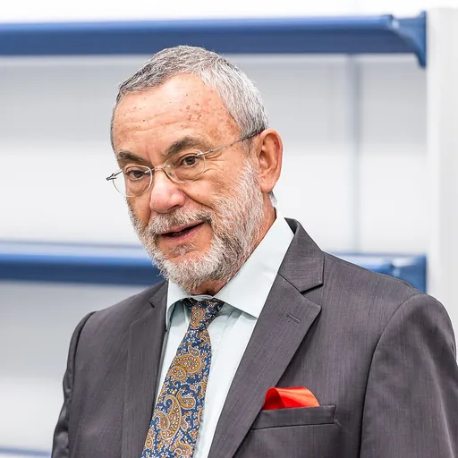 Portrait of David Avnir
