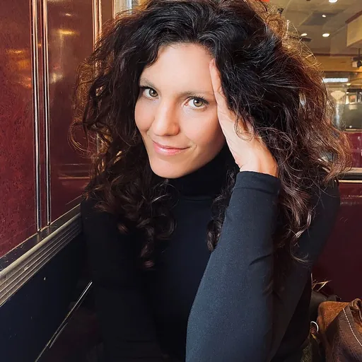 Portrait of Beth Raymer