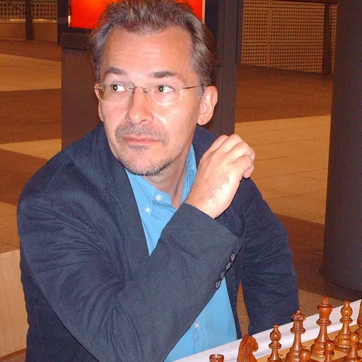 Portrait of Raj Tischbierek