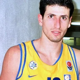 Portrait of Yoav Saffar