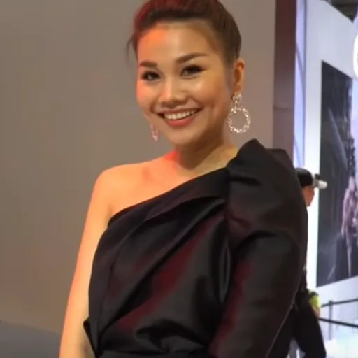 Portrait of Phạm Thanh Hằng