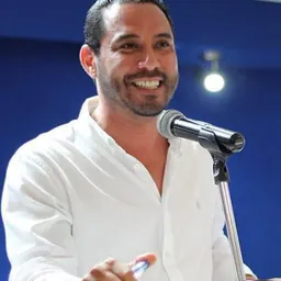 Portrait of Raúl Paz Alonzo
