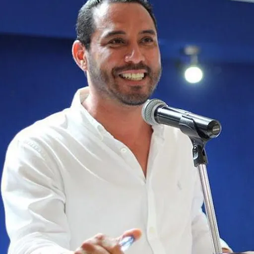 Portrait of Raúl Paz Alonzo