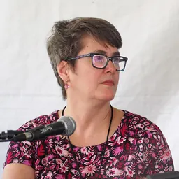 Portrait of Lesley Wheeler