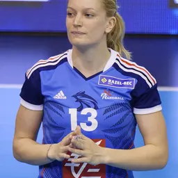 Portrait of Manon Houette