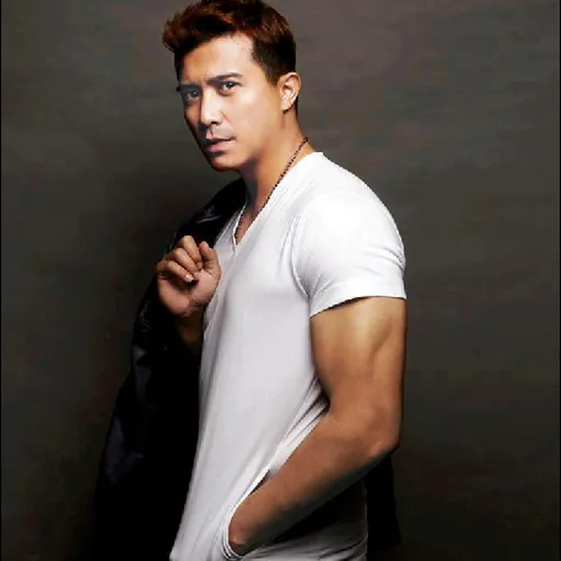 Portrait of Aaron Aziz