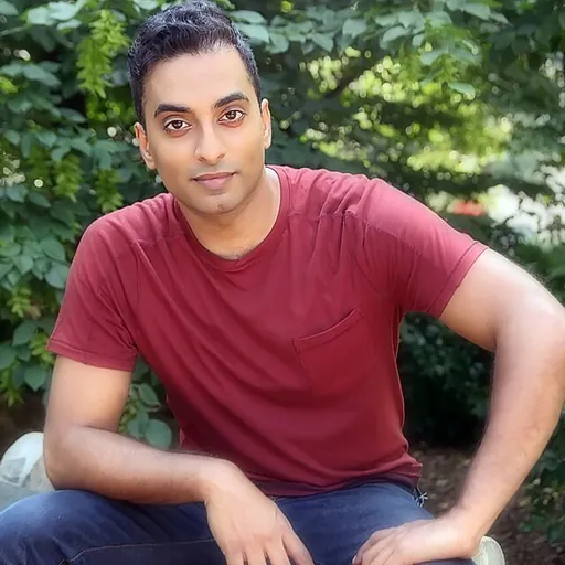 Portrait of Manu Narayan