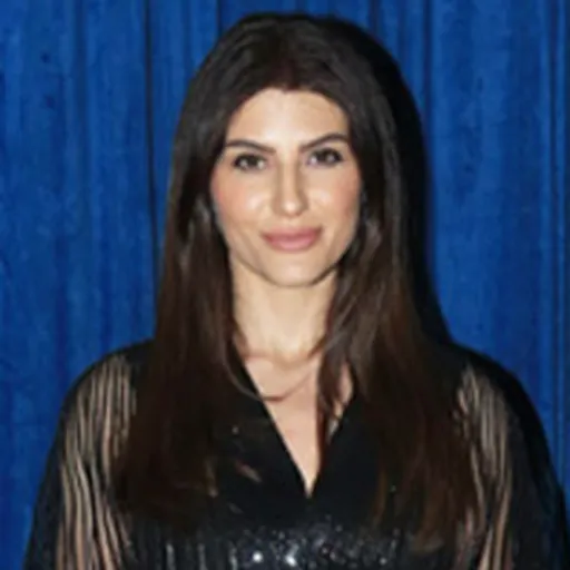 Portrait of Elnaaz Norouzi