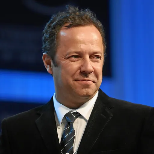 Portrait of Vik Muniz