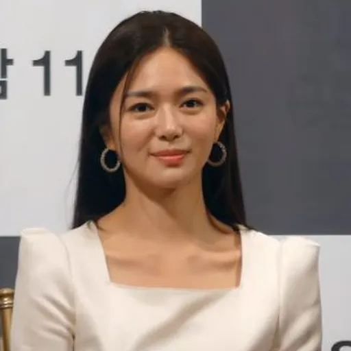 Portrait of Lee Elijah