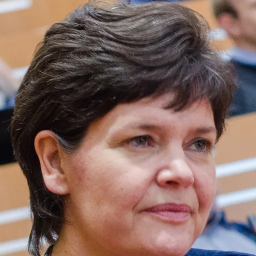 Portrait of Kate Raworth