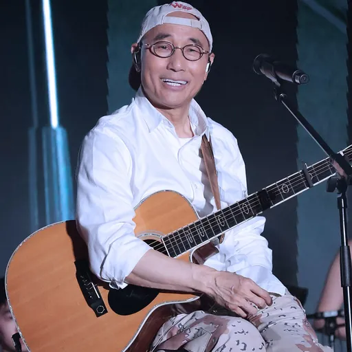 Portrait of Lowell Lo